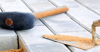 Профессиональная укладка тротуарной брусчатки в Горном-Алтайске в октябре