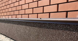 Облицовка цоколя керамогранитом в Горном-Алтайске в октябре