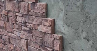 Качественная отделка цоколя фундамента снаружи в Горном-Алтайске в октябре