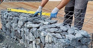 Устройство подпорной стенки из габионов в Горном-Алтайске в октябре